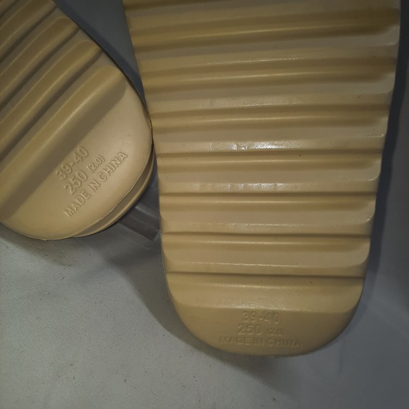 NEW Summer slides Creamy Tan Y2Y Slippers Unisex 39-40 - Picture 8 of 9